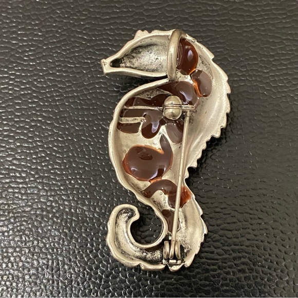Unsigned Silver-tone Enameled Rhinestones Seahorse Figural Pendant Brooch 11.3g - Picture 6 of 12